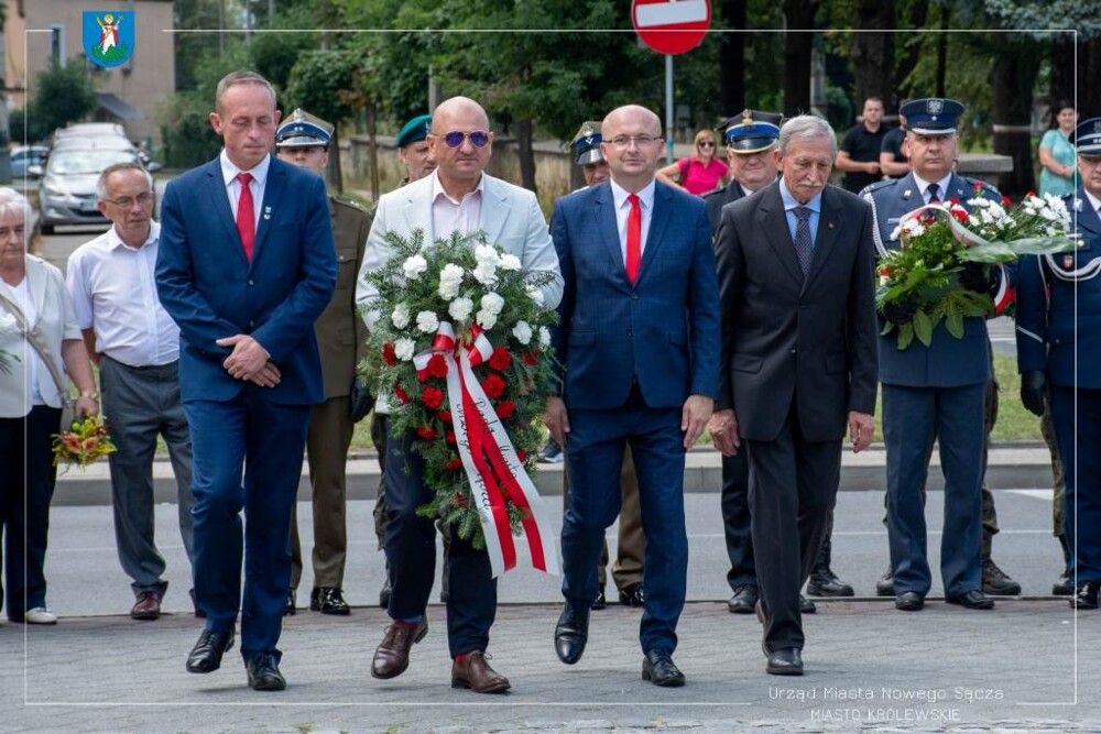 Nowy Sącz uczcił 104. rocznicę pamiętnej Bitwy Warszawskiej. Pamiętajmy o naszych bohaterach! [ZDJĘCIA]