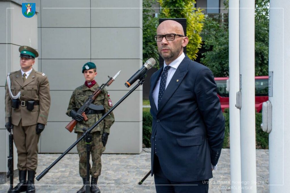 Nowy Sącz uczcił 104. rocznicę pamiętnej Bitwy Warszawskiej. Pamiętajmy o naszych bohaterach! [ZDJĘCIA]