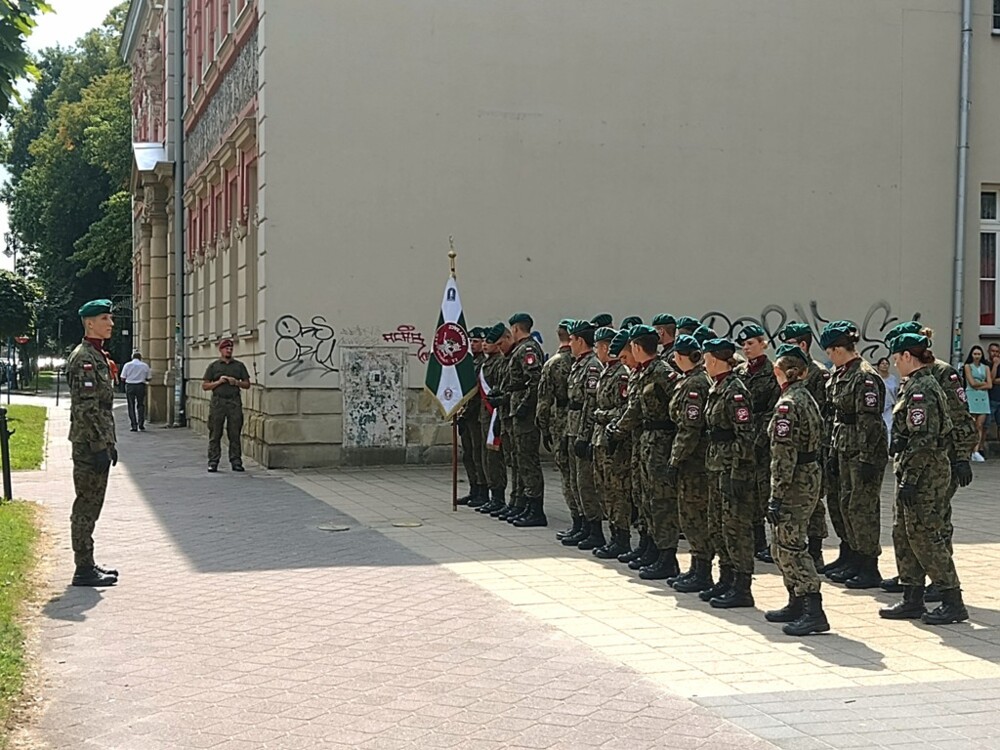 Nowy Sącz uczcił 104. rocznicę pamiętnej Bitwy Warszawskiej. Pamiętajmy o naszych bohaterach! [ZDJĘCIA]