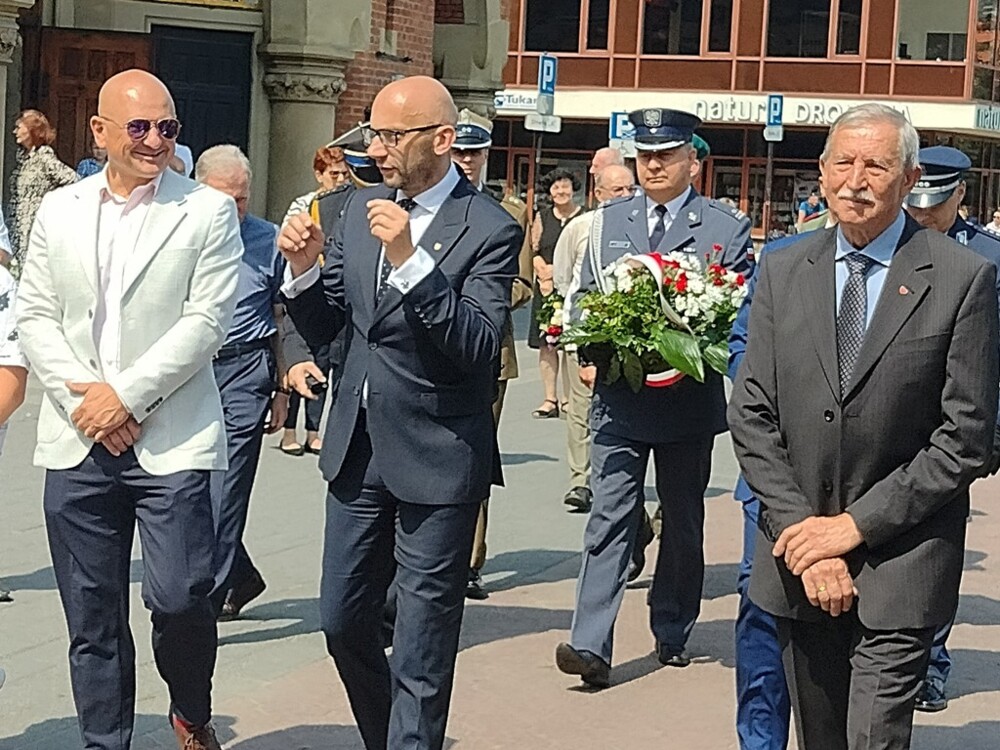 Nowy Sącz uczcił 104. rocznicę pamiętnej Bitwy Warszawskiej. Pamiętajmy o naszych bohaterach! [ZDJĘCIA]