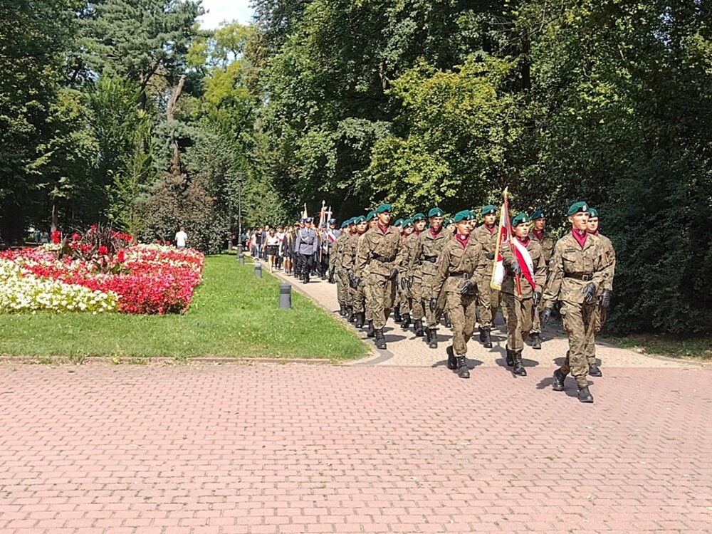 Nowy Sącz uczcił 104. rocznicę pamiętnej Bitwy Warszawskiej. Pamiętajmy o naszych bohaterach! [ZDJĘCIA]