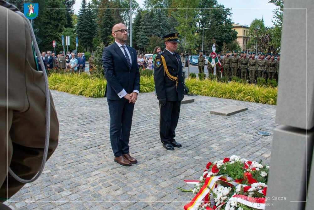 Nowy Sącz uczcił 104. rocznicę pamiętnej Bitwy Warszawskiej. Pamiętajmy o naszych bohaterach! [ZDJĘCIA]