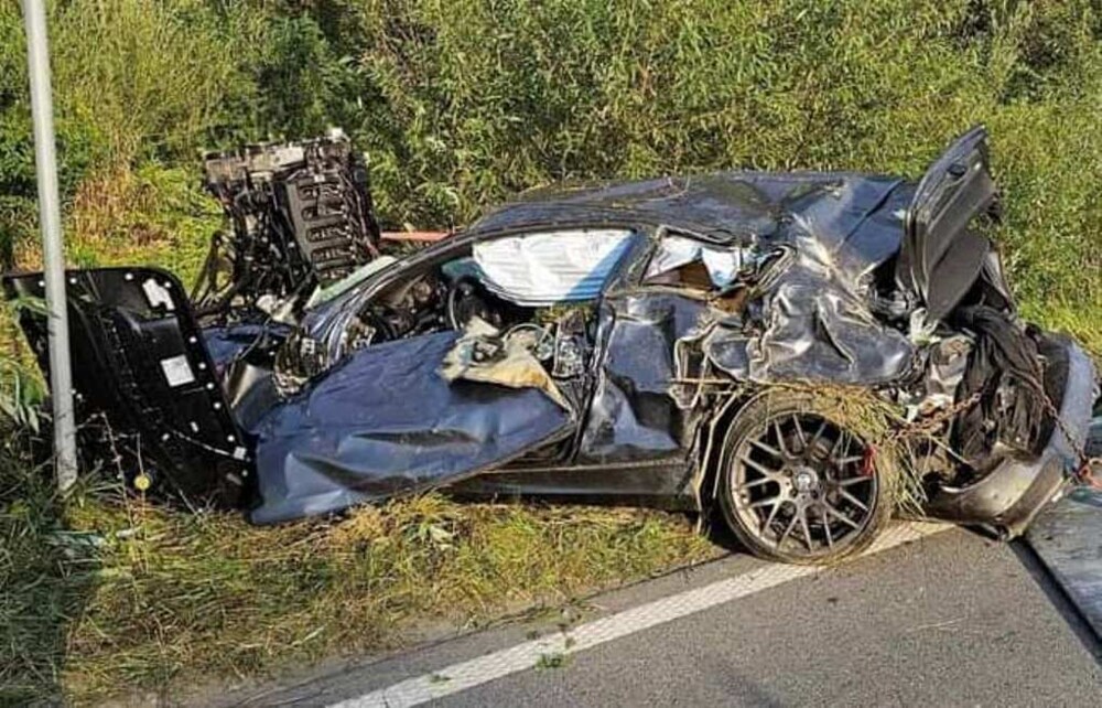 Koszmarny wypadek! BMW zamieniło się w zmiażdżoną kupę żelastwa [ZDJĘCIA]