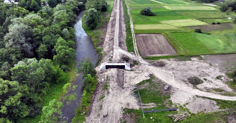 PKP PLK rozwiązały z wykonawcą umowę na modernizację ważnej linii kolejowej. Wykonawca się z nią nie zgadza