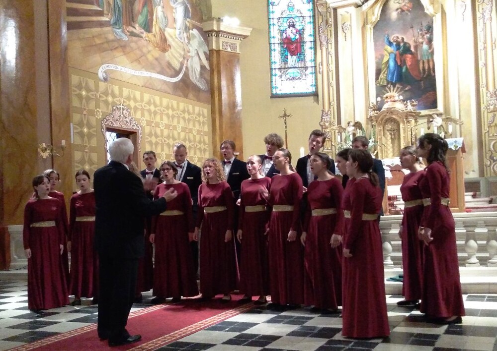 Węgierska przygoda Młodzieżowego Chóru „Scherzo”. Praca połączona z wypoczynkiem [ZDJĘCIA]