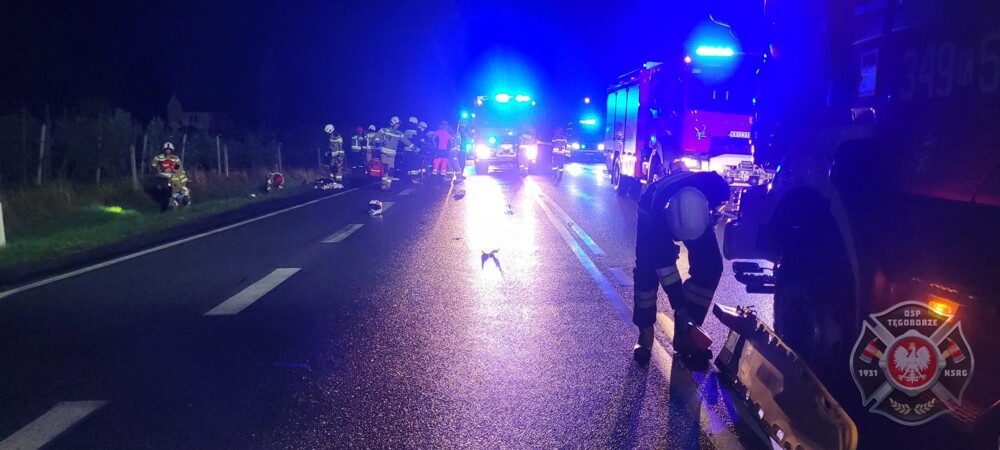 Poważny wypadek na „sądeckiej drodze śmierci”. Młodzi ludzie trafili do szpitala  