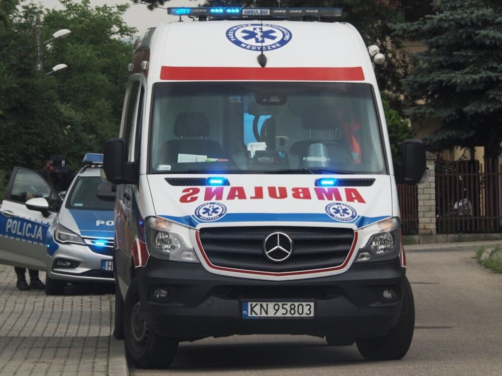Nieszczęśliwy wypadek podczas remontu dachu w gminie Chełmiec. Mężczyzna spadł z dużej wysokości