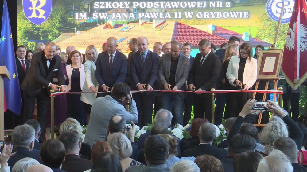 Nowe dzieje grybowskiej szkoły uroczyście rozpoczęte! Budynek całkowicie się zmienił [WIDEO]