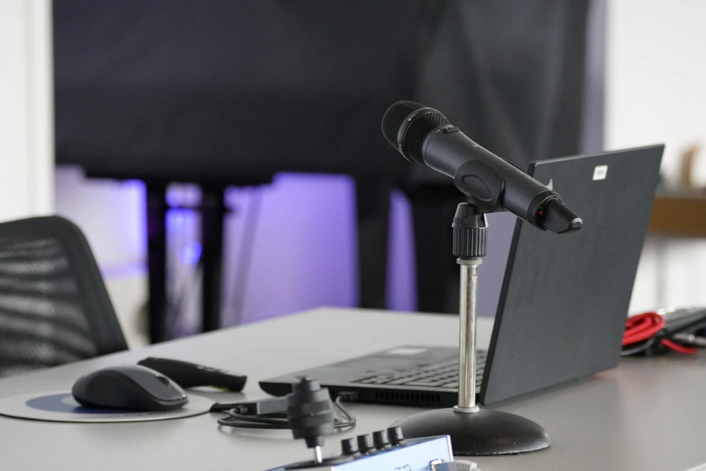 Co dalej z programem laptop dla nauczyciela: został zamknięty lub zawieszony i kolejne grupy pedagogów już bonów nie dostaną?