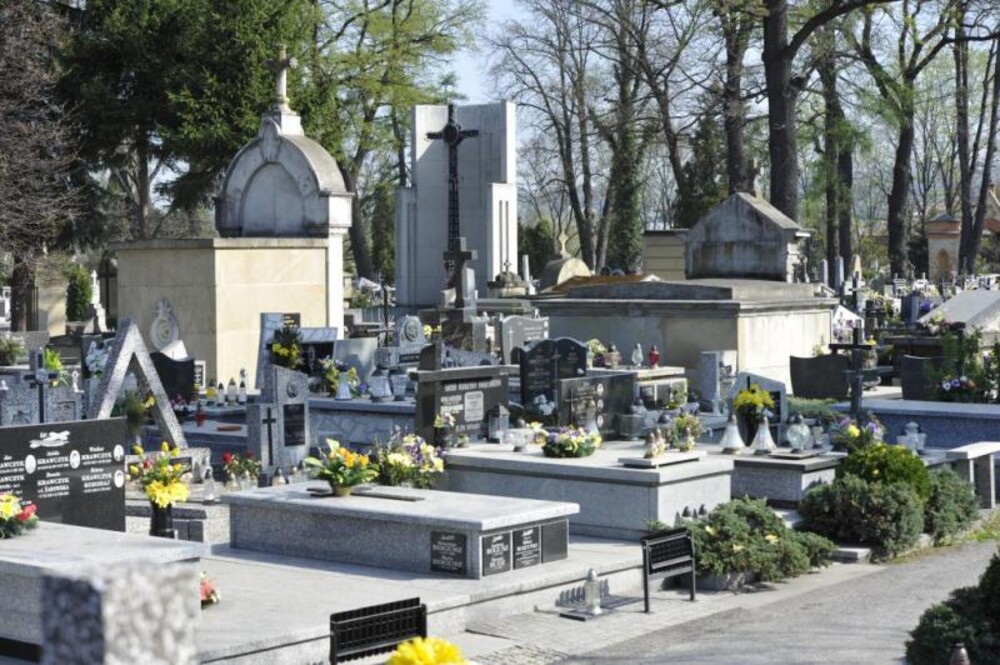Zmieniają organizację ruchu. Przy cmentarzach pojedziemy inaczej niż zwykle