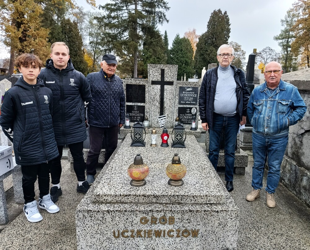 Rada Seniorów MZPN na grobach zasłużonych sportowców