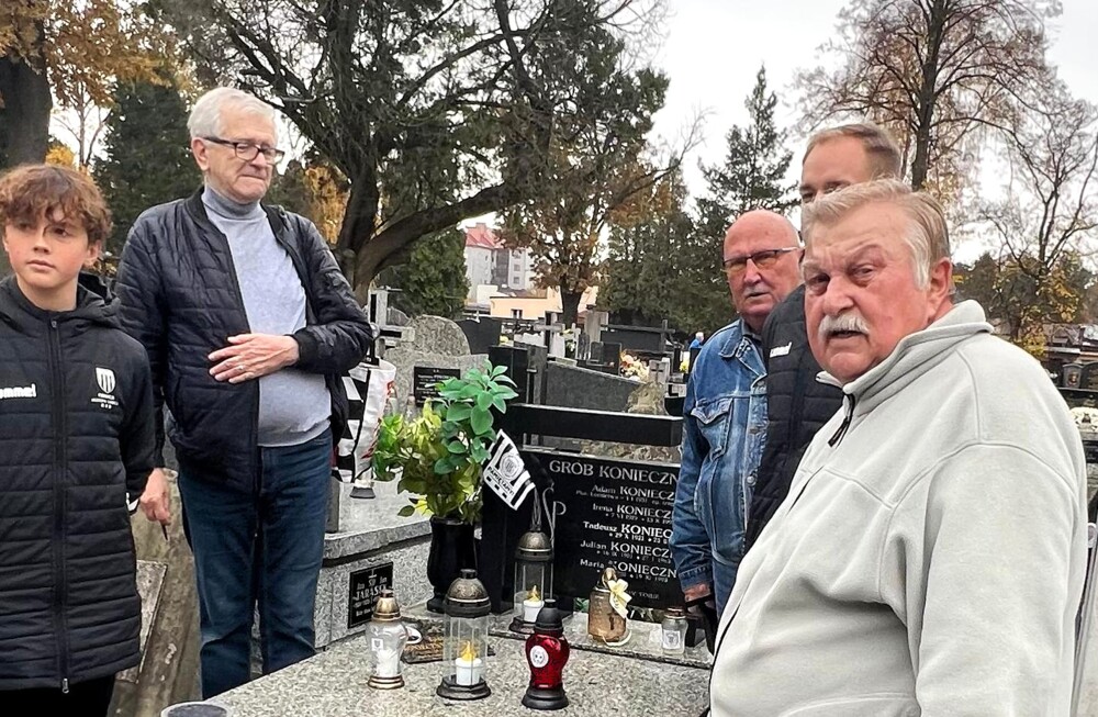 Rada Seniorów MZPN na grobach zasłużonych sportowców