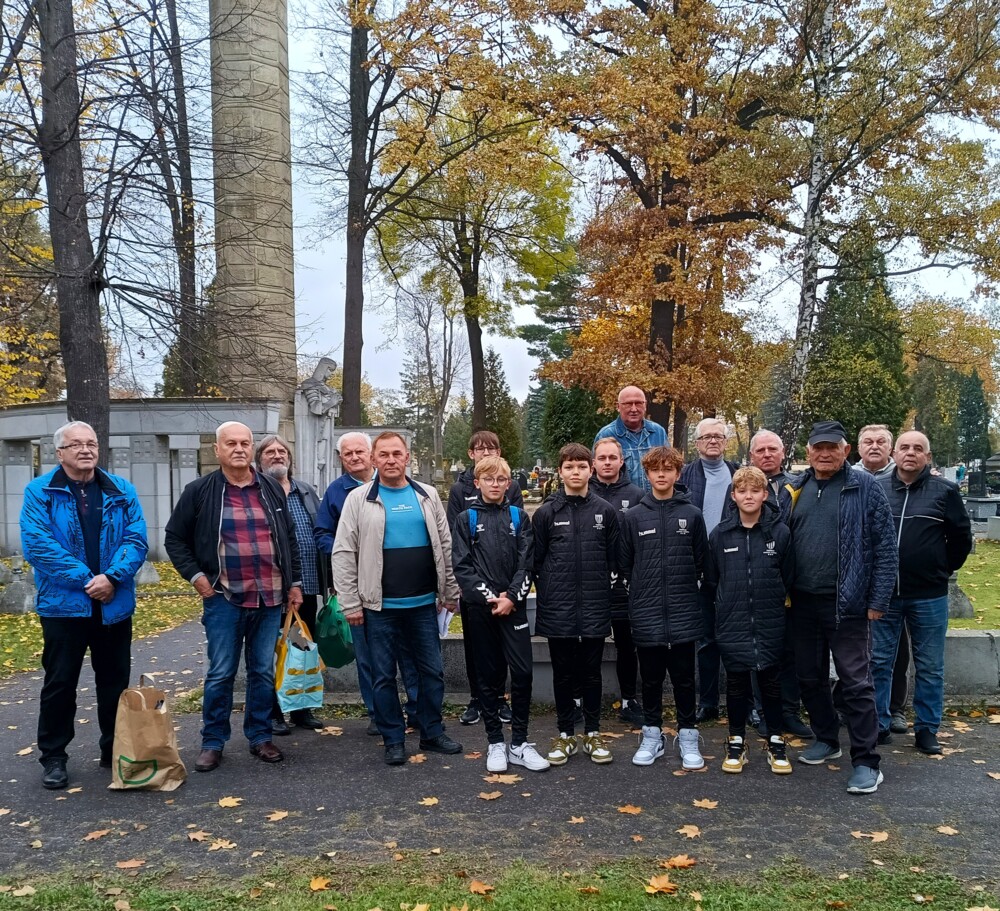 Rada Seniorów MZPN na grobach zasłużonych sportowców
