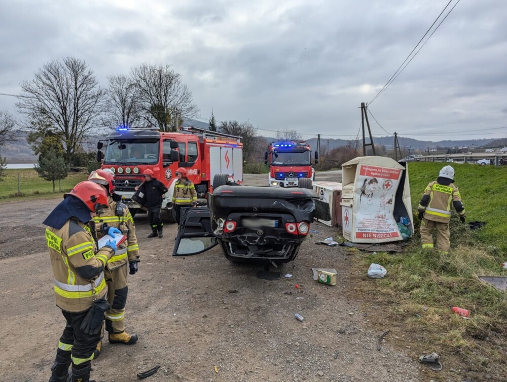 Wypadek na drodze krajowej w Tęgoborzy. Dachował samochód [ZDJĘCIA]