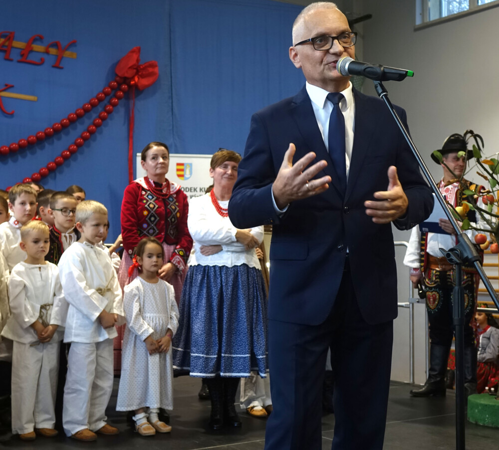 Zespół Regionalny „Mały Skalnik” z okazji 40-lecia otrzymał Medal Polonia Minor i Złote Jabłka Sądeckie