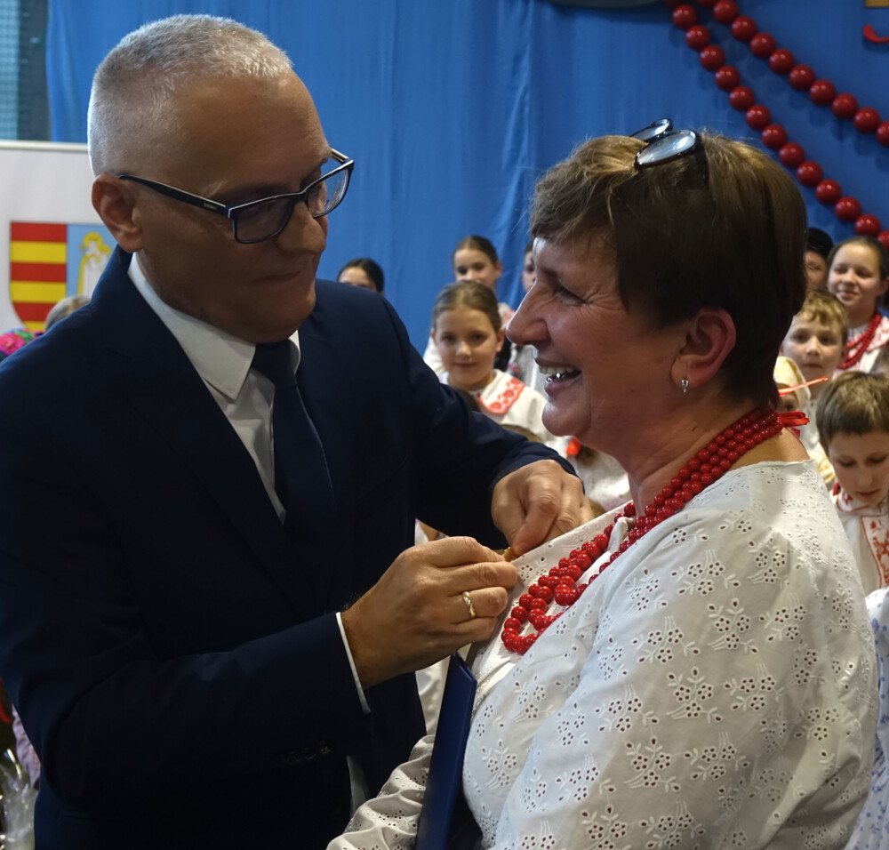 Zespół Regionalny „Mały Skalnik” z okazji 40-lecia otrzymał Medal Polonia Minor i Złote Jabłka Sądeckie