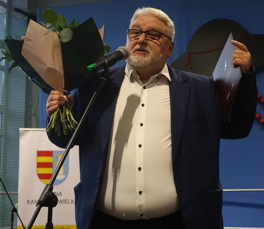 Zespół Regionalny „Mały Skalnik” z okazji 40-lecia otrzymał Medal Polonia Minor i Złote Jabłka Sądeckie