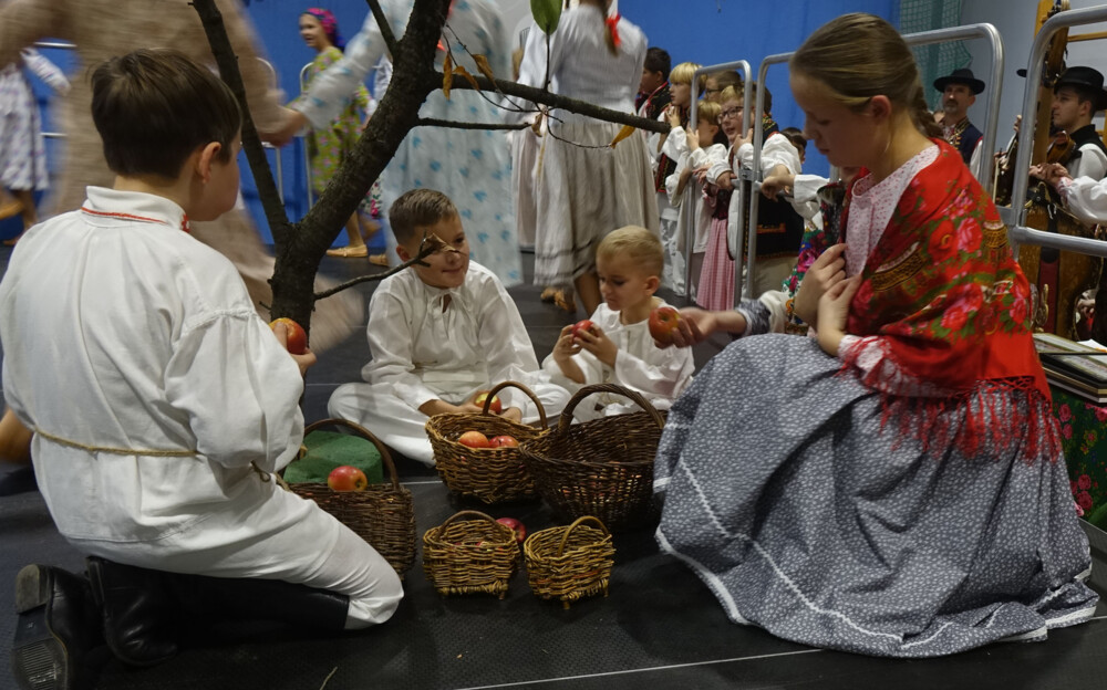 Zespół Regionalny „Mały Skalnik” z okazji 40-lecia otrzymał Medal Polonia Minor i Złote Jabłka Sądeckie
