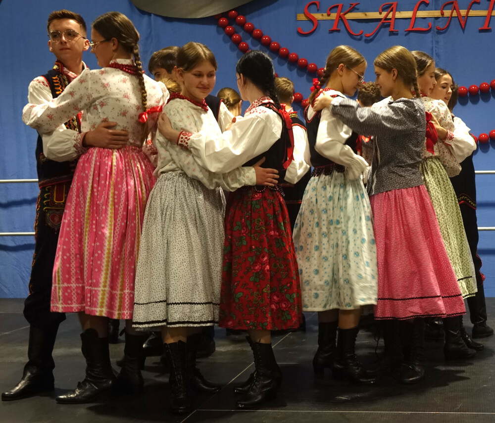 Zespół Regionalny „Mały Skalnik” z okazji 40-lecia otrzymał Medal Polonia Minor i Złote Jabłka Sądeckie