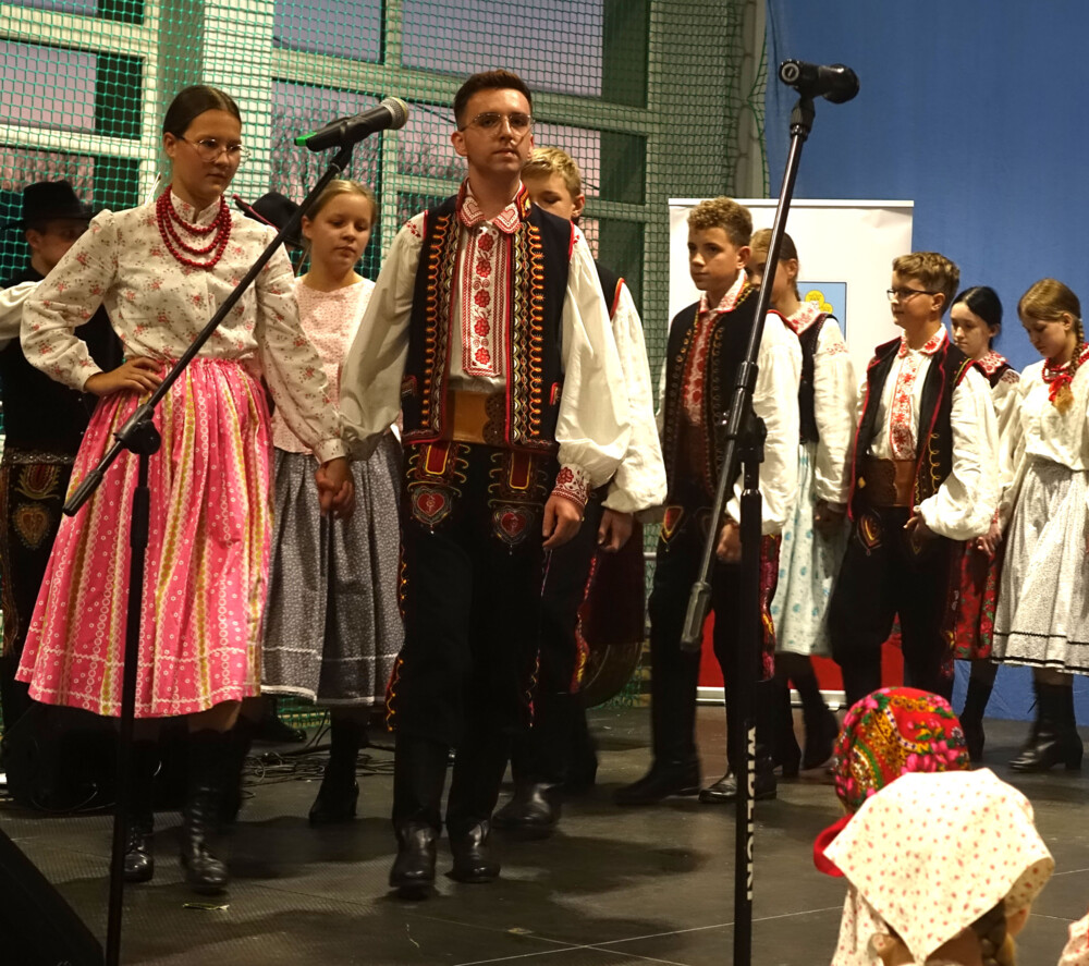 Zespół Regionalny „Mały Skalnik” z okazji 40-lecia otrzymał Medal Polonia Minor i Złote Jabłka Sądeckie