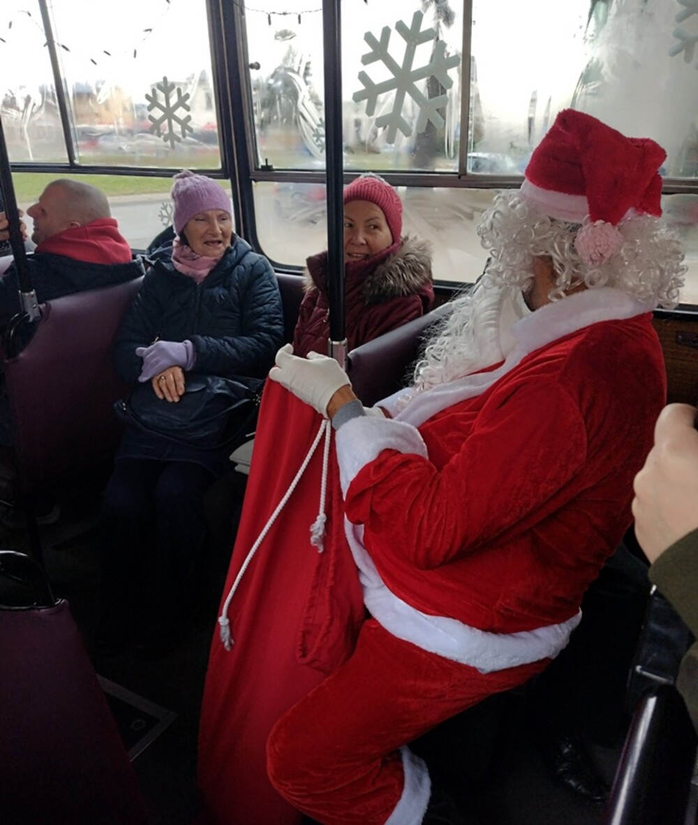 Po Nowym Sączu jeździł wyjątkowy autobus. Było w nim gwarno i wesoło i dobrotliwy jegomość [ZDJĘCIA]