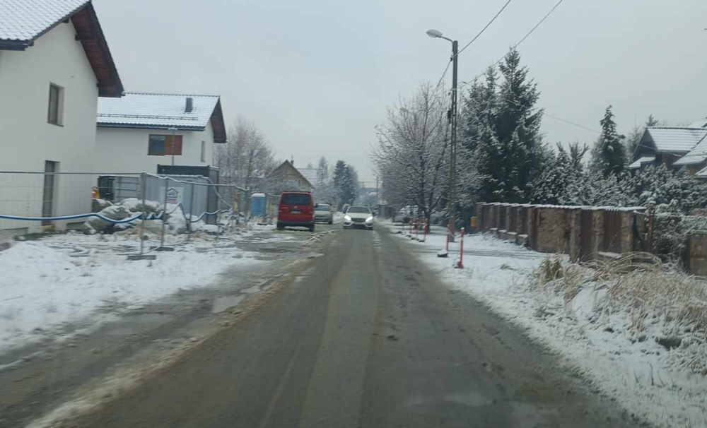 Nocne opady śniegu w Nowym Sączu. Sprawdziliśmy sytuację na drogach