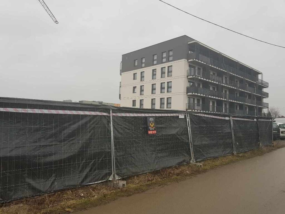 Potężny wykop już nie zarasta chwastami. Trwa budowa kolejnych bloków przy ul. 29 Listopada w Nowym Sączu [WIDEO]