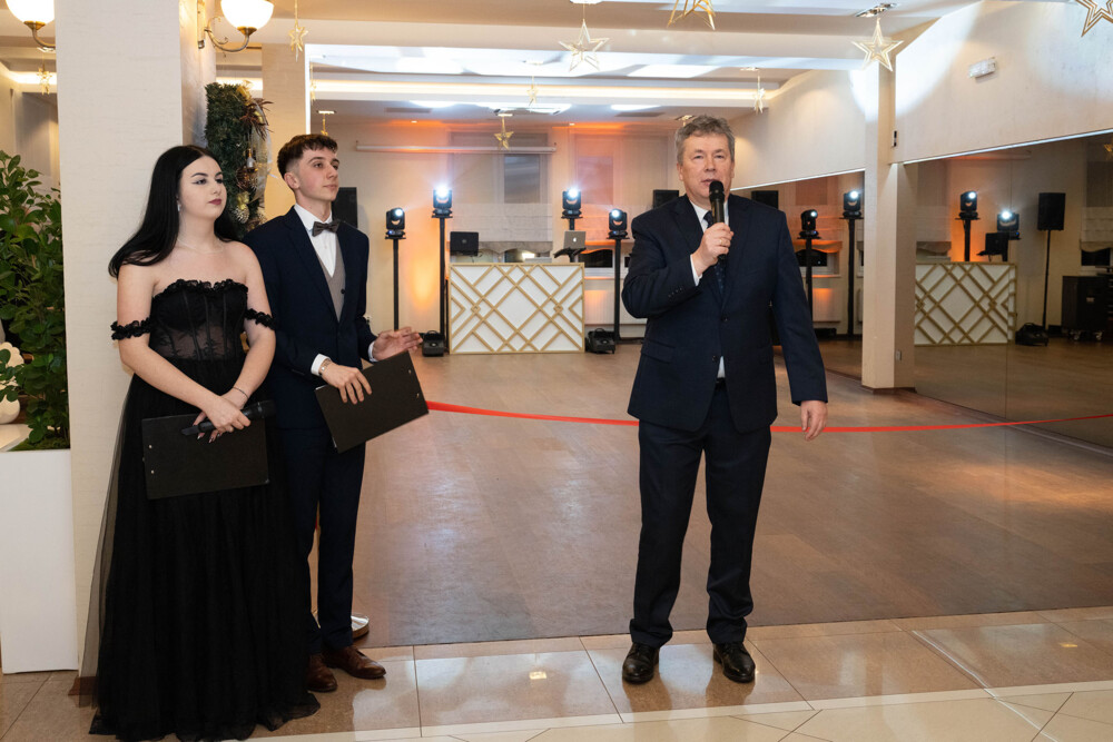 Studniówka 2025! Wyjątkowe miejsce i wyjątkowy bal maturzystów I LO w Nowym Sączu [ZDJĘCIA]