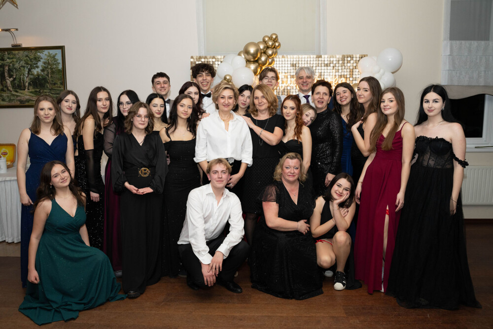 Studniówka 2025! Wyjątkowe miejsce i wyjątkowy bal maturzystów I LO w Nowym Sączu [ZDJĘCIA]