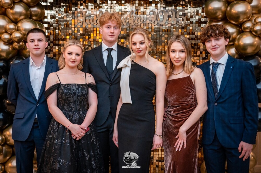 Studniówka 2025! Ale to był bal. Tak bawiły się trzy maturalne klasy I LO w Nowym Sączu [FOTORELACJA]