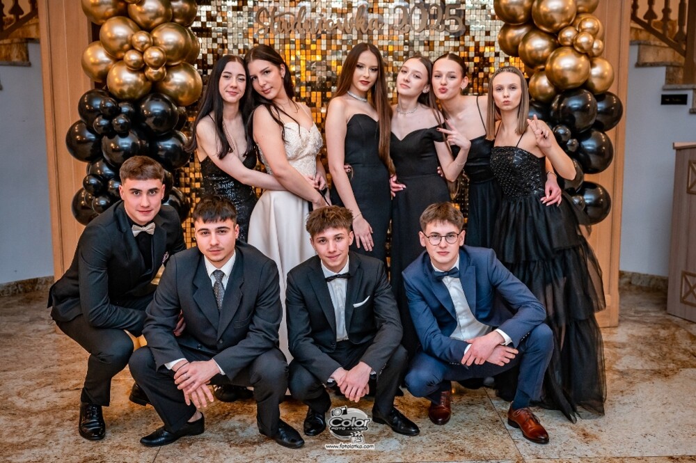 Studniówka 2025! Ale to był bal. Tak bawiły się trzy maturalne klasy I LO w Nowym Sączu [FOTORELACJA]