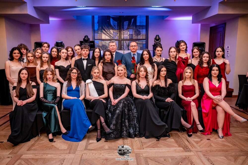 Studniówka 2025! Ale to był bal. Tak bawiły się trzy maturalne klasy I LO w Nowym Sączu [FOTORELACJA]
