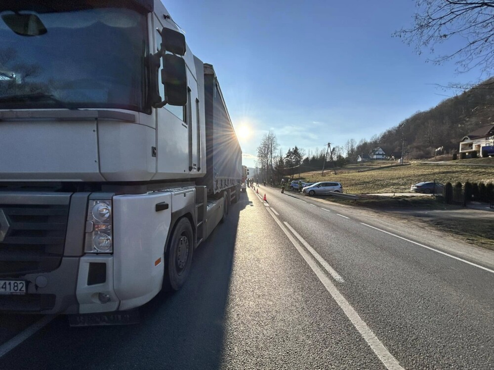 Auto skasowane! Znowu potężna kraksa na drodze krajowej 75 [ZDJĘCIA]