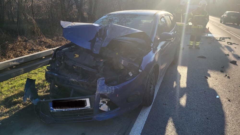 Auto skasowane! Znowu potężna kraksa na drodze krajowej 75 [ZDJĘCIA]