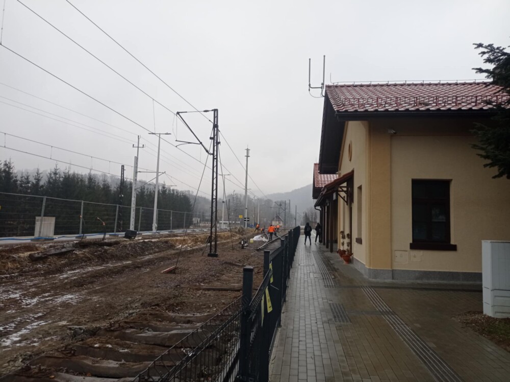 Rytro: trwa przebudowa peronów, rośnie funkcjonalne centrum