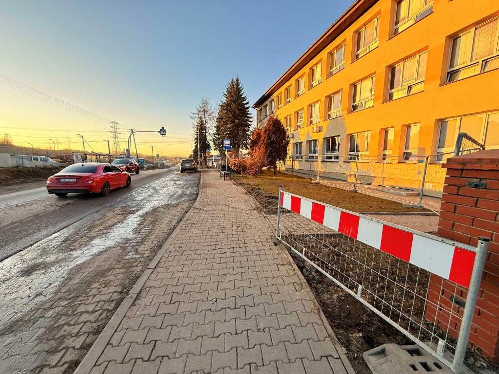 Na osiedlu Poręba Mała w Nowym Sączu postępują prace. Szykuje się przebudowa niesymetrycznego skrzyżowania [ZDJĘCIA]