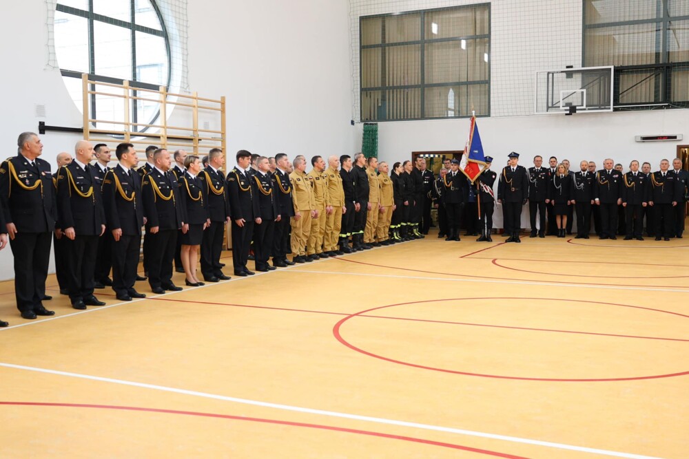 Duże zmiany w sądeckiej straży. Komendant Paweł Motyka przeszedł na emeryturę [ZDJĘCIA]