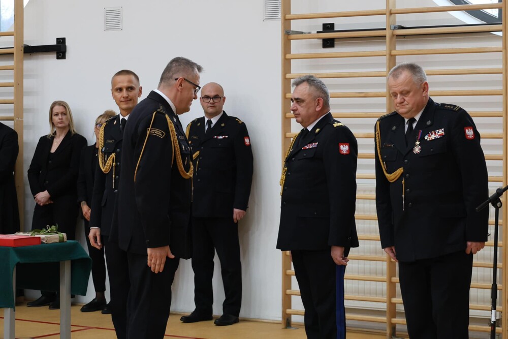 Duże zmiany w sądeckiej straży. Komendant Paweł Motyka przeszedł na emeryturę [ZDJĘCIA]