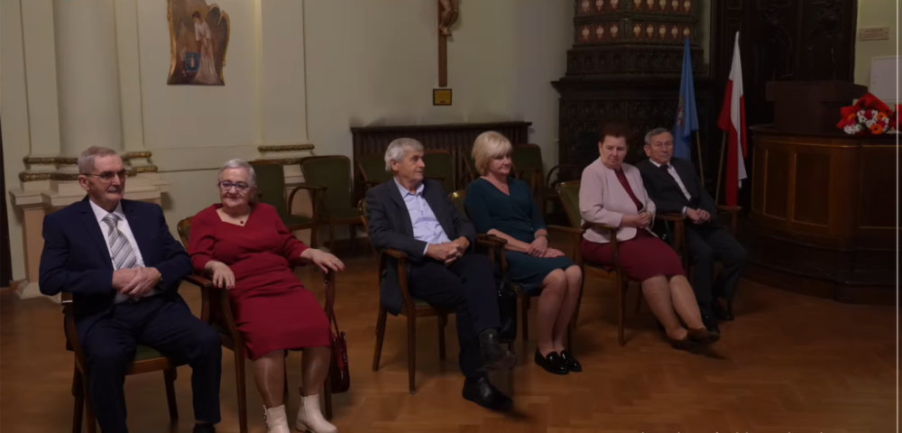Oni mają receptę na długoletnie pożycie małżeńskie. Dziewięć par świętowało w ratuszu Złote Gody [ZDJĘCIA]