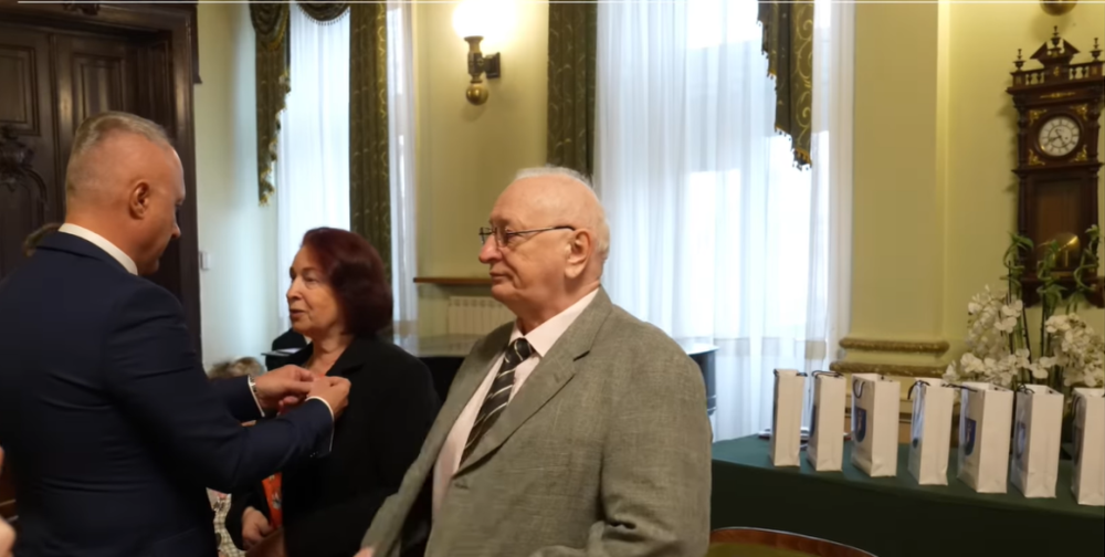 Oni mają receptę na długoletnie pożycie małżeńskie. Dziewięć par świętowało w ratuszu Złote Gody [ZDJĘCIA]