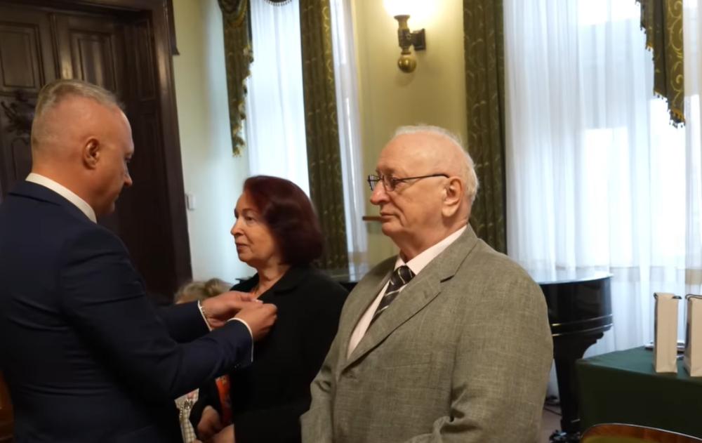 Oni mają receptę na długoletnie pożycie małżeńskie. Dziewięć par świętowało w ratuszu Złote Gody [ZDJĘCIA]