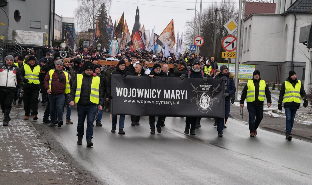 Wojownicy Maryi z Polski i Europy przyjechali do Nowego Sącza. Ulicami miasta przeszła procesja różańcowa 
