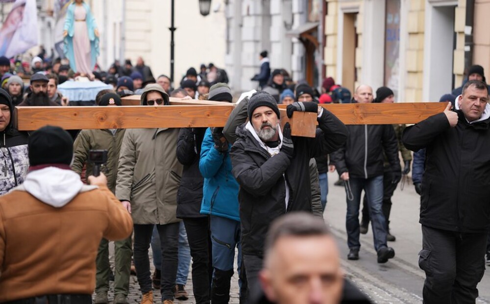 Wojownicy Maryi z Polski i Europy przyjechali do Nowego Sącza. Ulicami miasta przeszła procesja różańcowa 