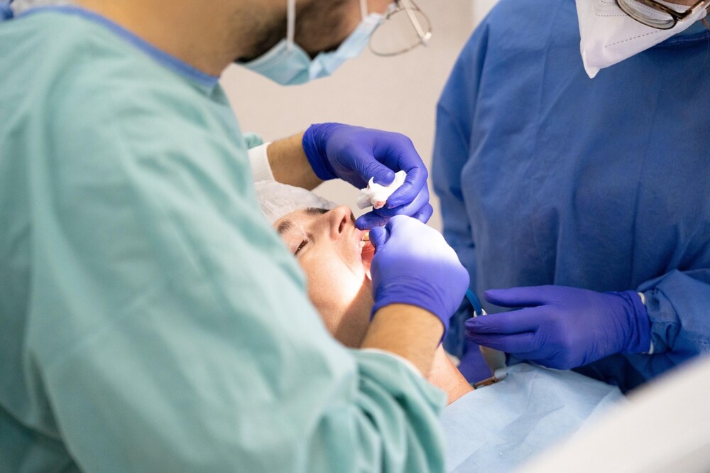 Zdrowe zęby tylko dla bogaczy. Ceny u dentystów zwalają z nóg 