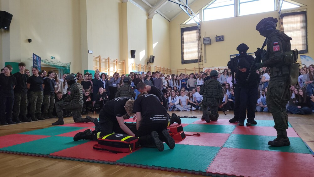 Tłumy na Szkolnej Giełdzie Edukacyjnej w Łukowicy. Przed ósmoklasistami trudna decyzja