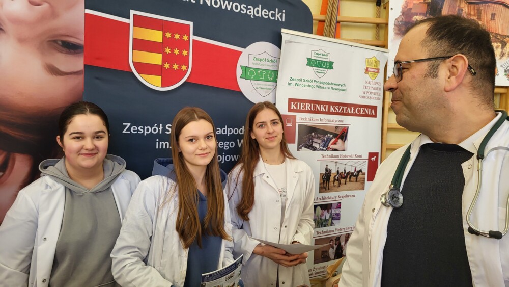 Tłumy na Szkolnej Giełdzie Edukacyjnej w Łukowicy. Przed ósmoklasistami trudna decyzja
