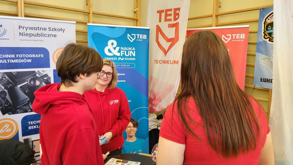 Tłumy na Szkolnej Giełdzie Edukacyjnej w Łukowicy. Przed ósmoklasistami trudna decyzja