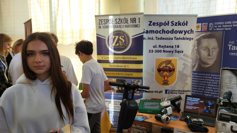 Tłumy na Szkolnej Giełdzie Edukacyjnej w Łukowicy. Przed ósmoklasistami trudna decyzja