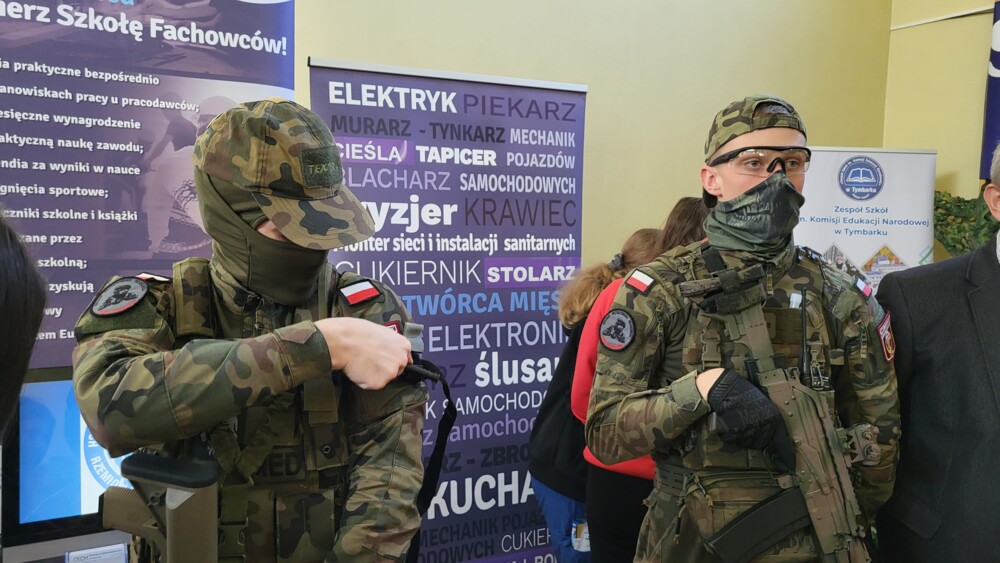 Tłumy na Szkolnej Giełdzie Edukacyjnej w Łukowicy. Przed ósmoklasistami trudna decyzja