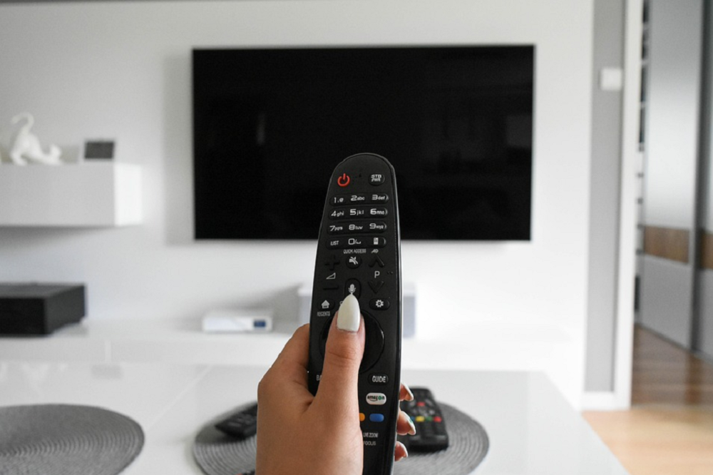 Poczta każe płacić abonament RTV posiadaczom radia w samochodach, a nawet oglądającym mecze i filmy na smartfonie, co na to sąd